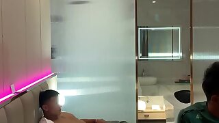 đại gia thuê 2 trai thẳng