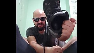 Trampando o dia todo dirigindo&period; Chule azedo e gostoso