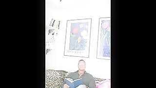 Muscle Daddy loves teasing his fans