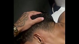 PEGANDO O AMIGO NO BANHEIRO DA BOATE