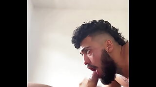 Ofereci caf&eacute; pro meu vizinho que ganhei pica pra mamar - Assista completo &lpar;RED&rpar;