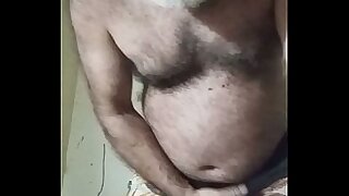 VELHO SAFADO MOSTRANDO CU