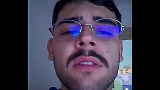NOVINHO DOTADO FALANDO PUTARIA AT&Eacute; GOZAR