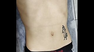 O pau grosso do amigo h&eacute;tero n&atilde;o parava de endurecer na cueca