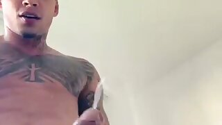 Brazilian webcammer cumshot in live broadcast