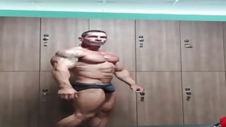 Mature Tatted Bodybuilder Posing Practice